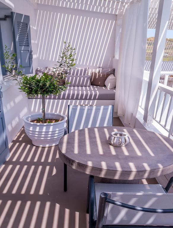 Milos Bay Suites آداماس الغرفة الصورة