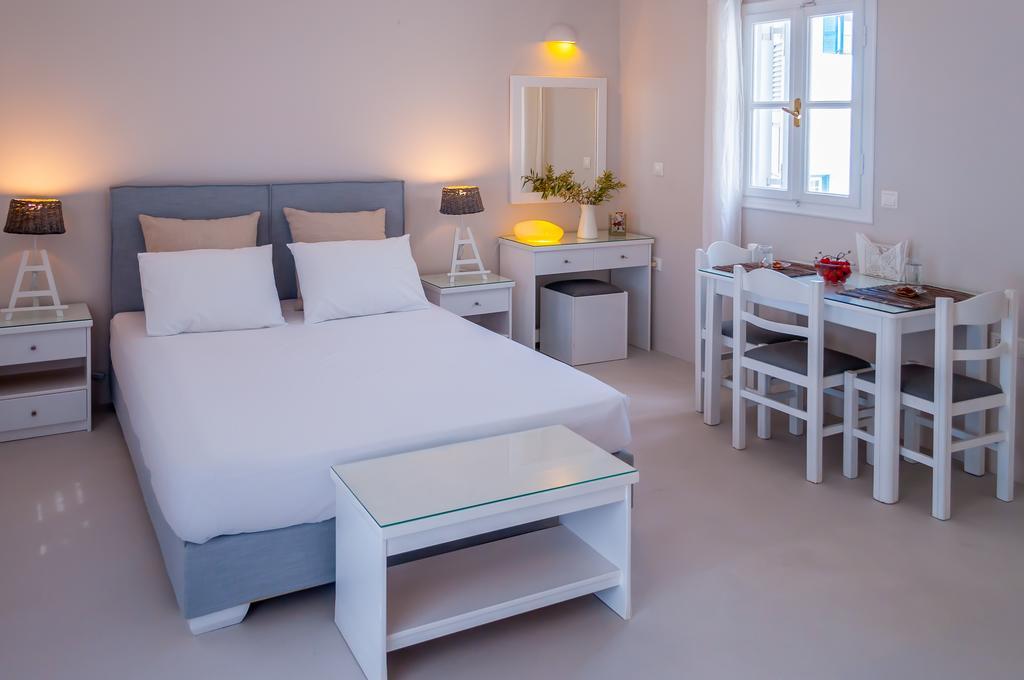 Milos Bay Suites آداماس الغرفة الصورة