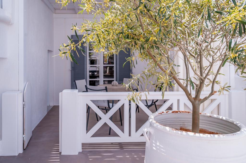 Milos Bay Suites آداماس الغرفة الصورة