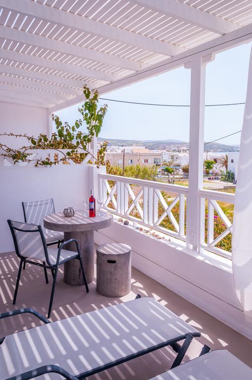 Milos Bay Suites آداماس الغرفة الصورة