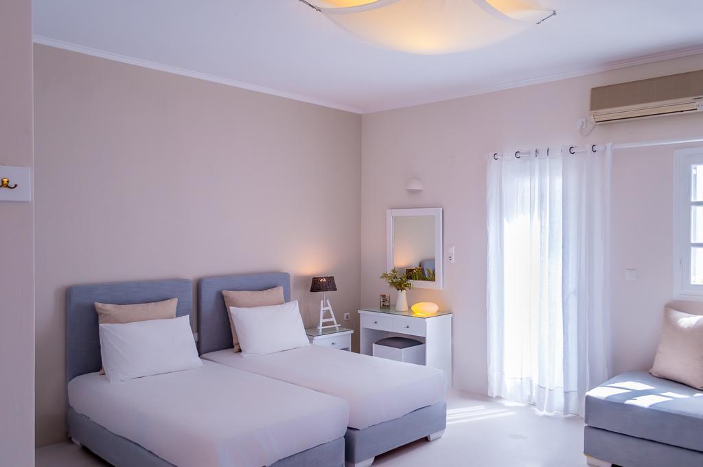 Milos Bay Suites آداماس الغرفة الصورة