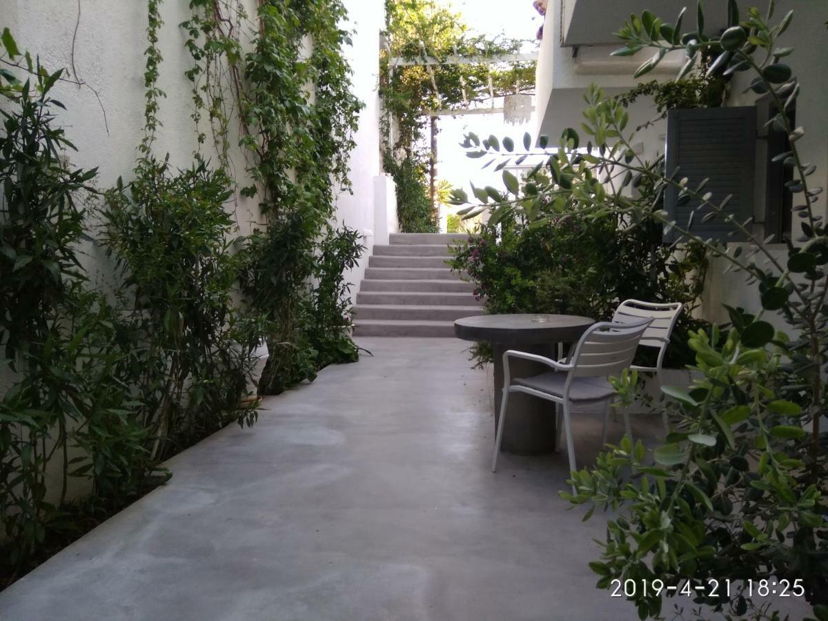Milos Bay Suites آداماس الغرفة الصورة
