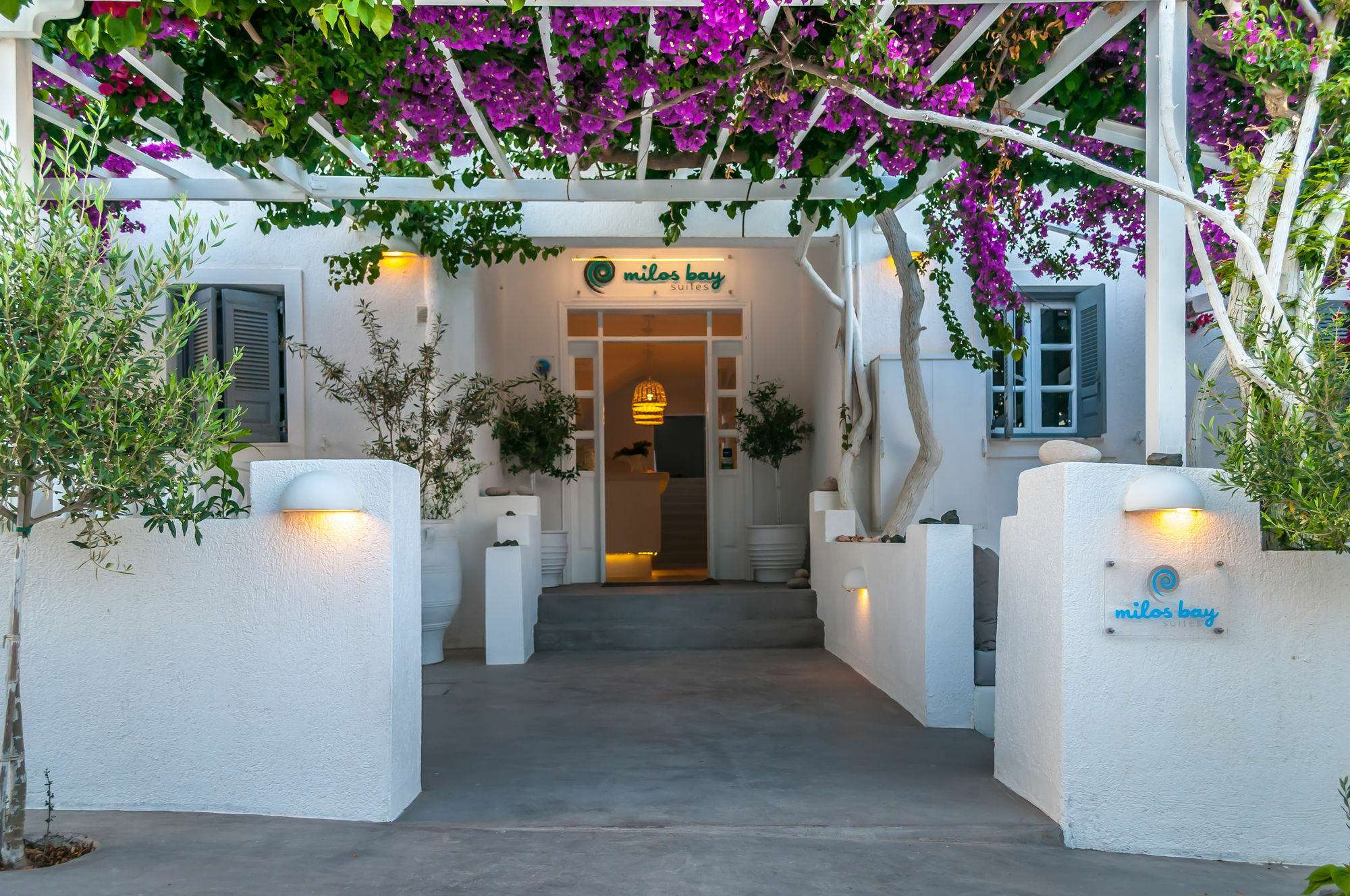 Milos Bay Suites آداماس المظهر الخارجي الصورة